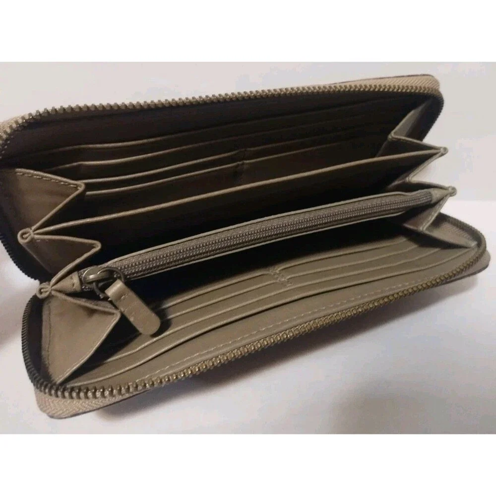 COACH Accordion Madison Authentic Wallet Zipper Closure Brown